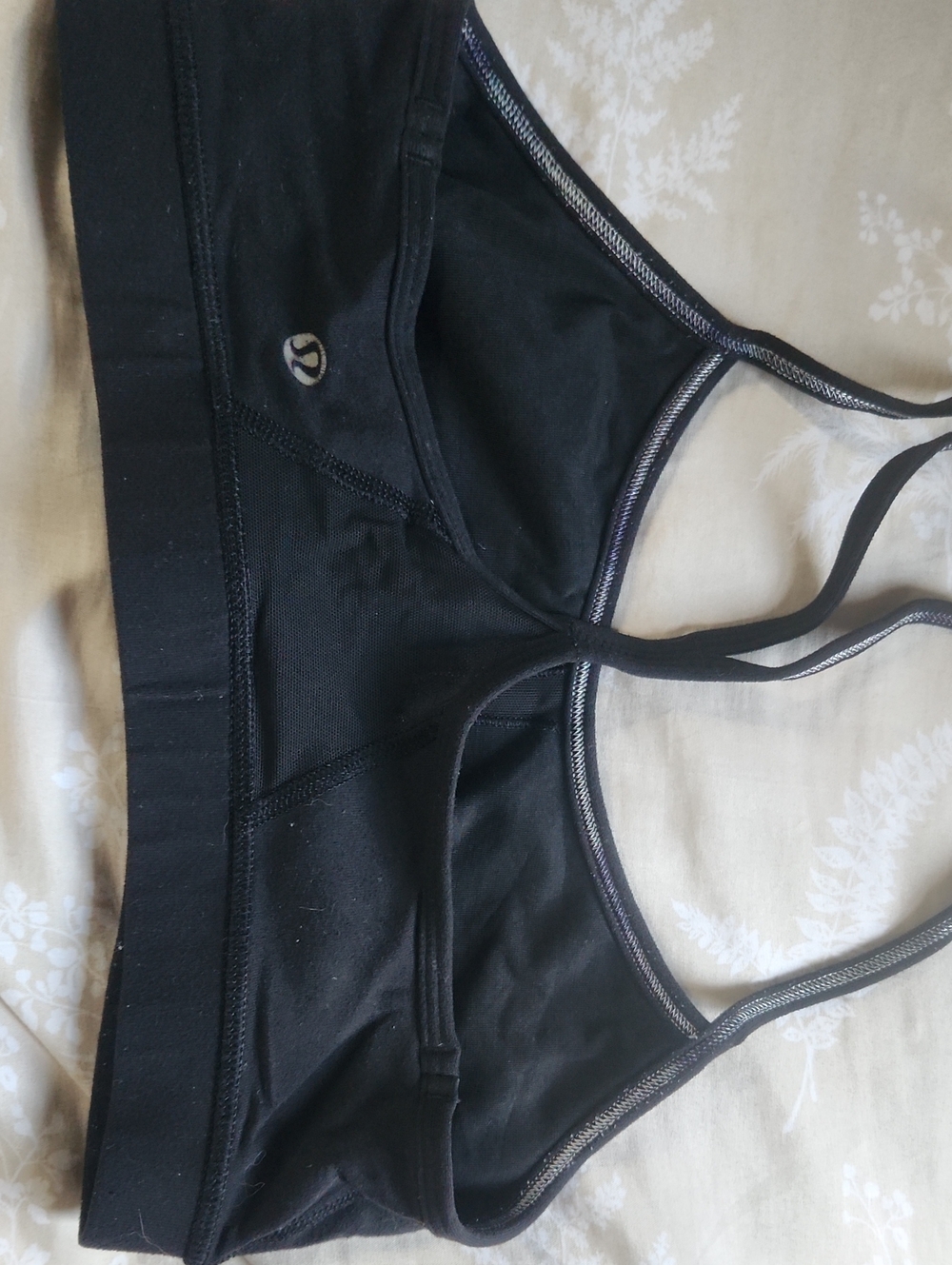 Lululemon Flow Y Sports Bra Size 6 Black OLD - Picture 2 of 11